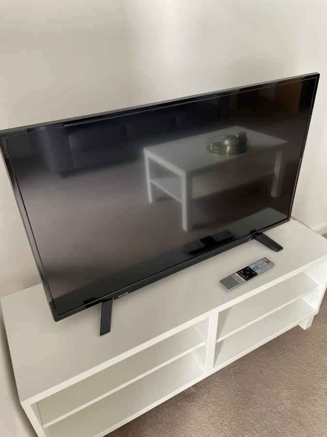 Modern 2-Bed Apartment In The Heart Of Salford Quays Extérieur photo