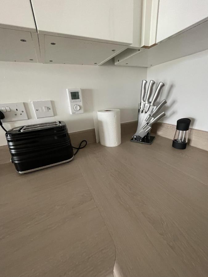 Modern 2-Bed Apartment In The Heart Of Salford Quays Extérieur photo