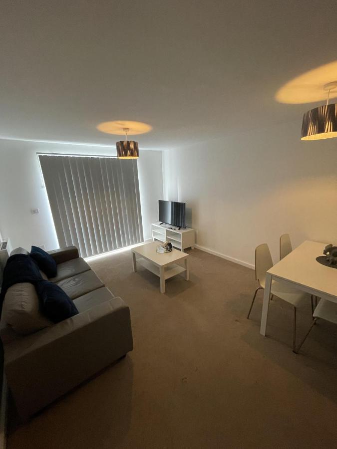 Modern 2-Bed Apartment In The Heart Of Salford Quays Extérieur photo