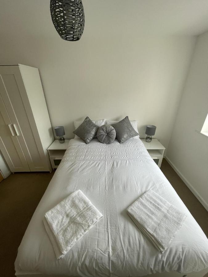 Modern 2-Bed Apartment In The Heart Of Salford Quays Extérieur photo