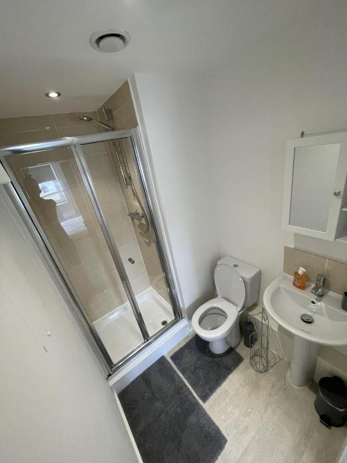 Modern 2-Bed Apartment In The Heart Of Salford Quays Extérieur photo