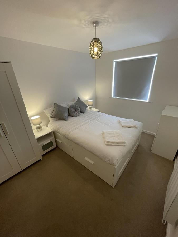 Modern 2-Bed Apartment In The Heart Of Salford Quays Extérieur photo
