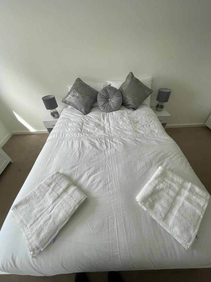 Modern 2-Bed Apartment In The Heart Of Salford Quays Extérieur photo