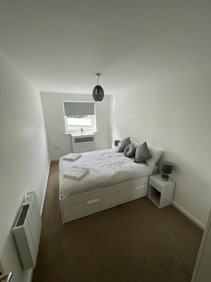 Modern 2-Bed Apartment In The Heart Of Salford Quays Extérieur photo