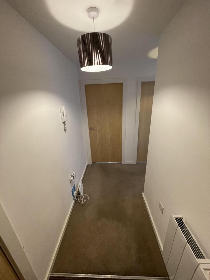 Modern 2-Bed Apartment In The Heart Of Salford Quays Extérieur photo